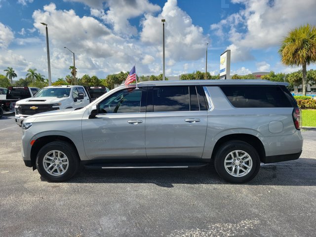 Used 2024 Chevrolet Suburban LT RWD image 6