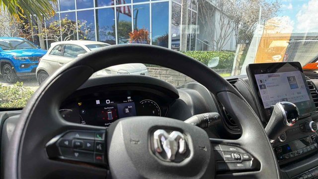 Used 2023 RAM ProMaster 2500 w/ Driver Convenience Group image 4