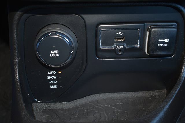 Used 2017 Jeep Renegade Limited image 26
