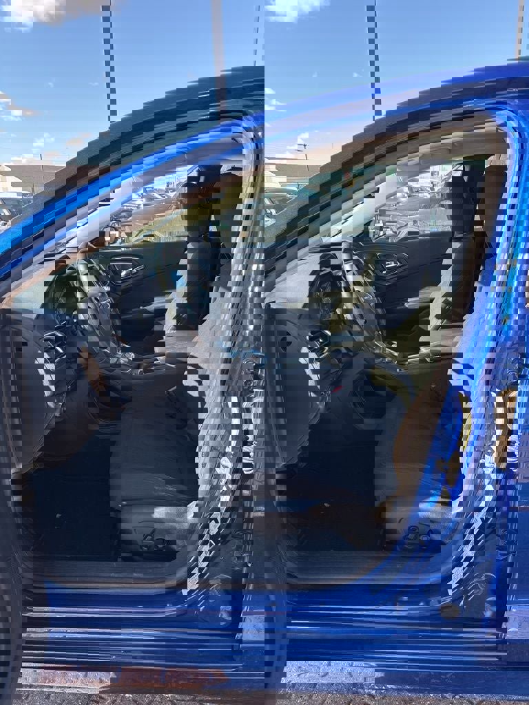 Used 2016 Chrysler 200 Limited w/ Convenience Group image 7