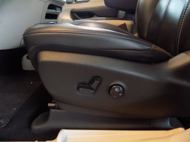 Used 2024 Chrysler Pacifica Touring-L image 18