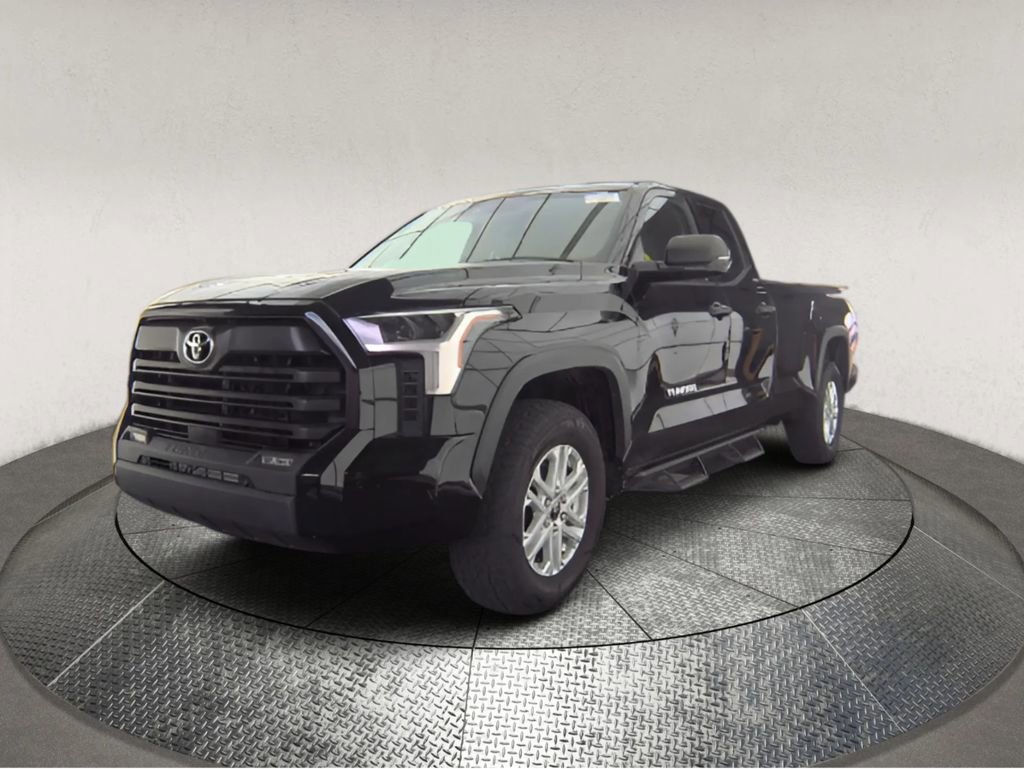 Used 2022 Toyota Tundra SR5 w/ SR5 Convenience Package image 3