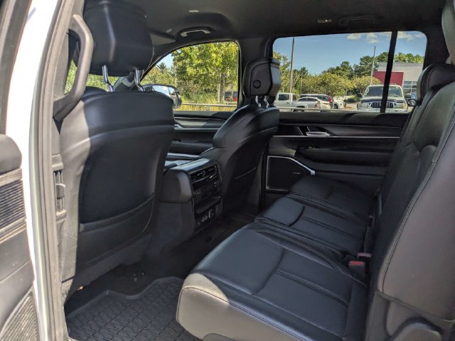 Used 2024 Jeep Wagoneer L Series II RWD image 16