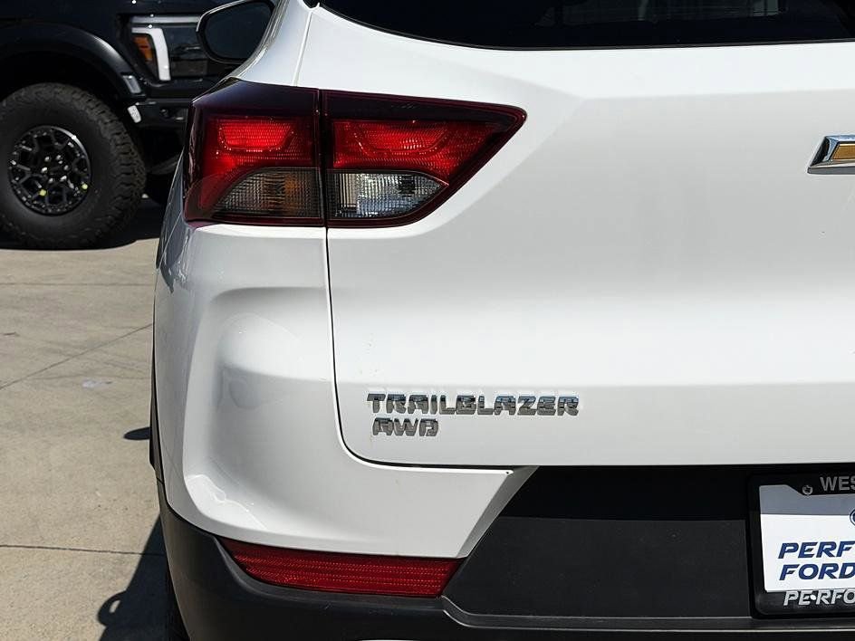 Used 2025 Chevrolet TrailBlazer LT AWD/4WD image 12