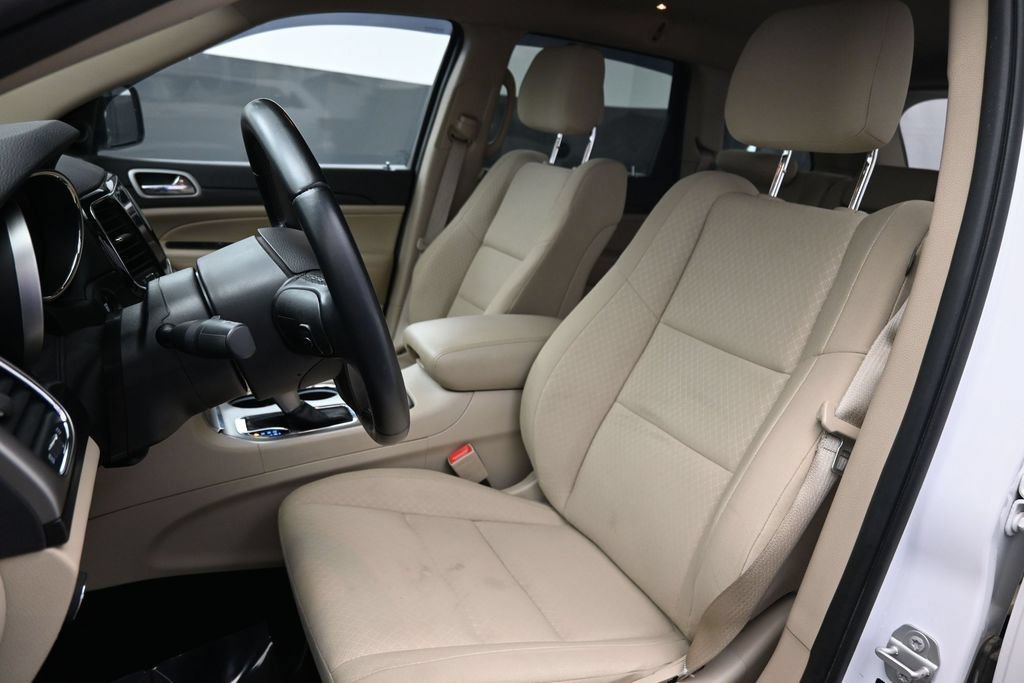 Used 2022 Jeep Grand Cherokee Laredo E AWD/4WD image 18