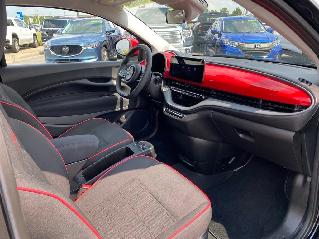Used 2024 FIAT 500 e (RED) FWD image 32