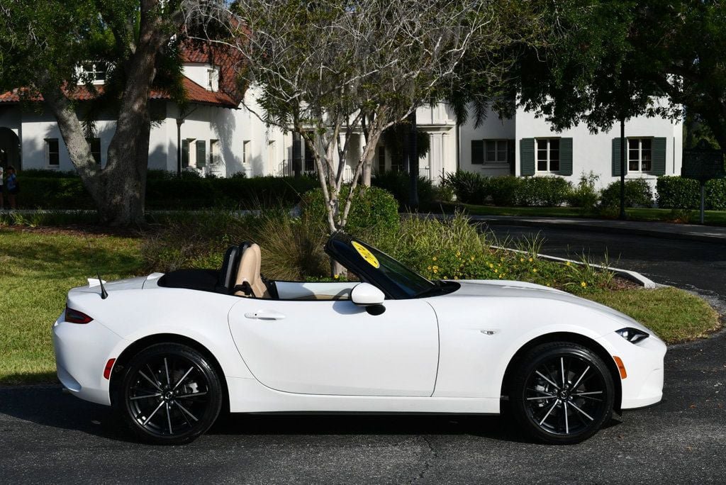 Used 2024 MAZDA MX-5 Miata Grand Touring RWD image 7