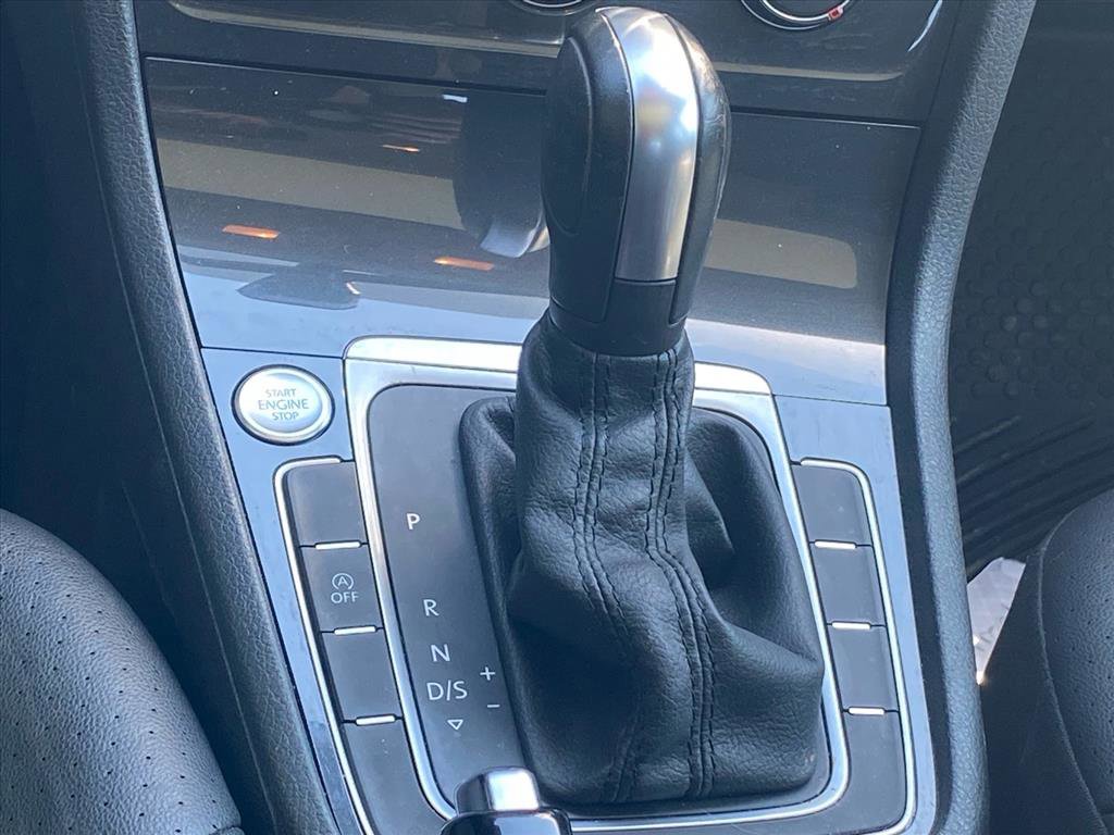 Certified 2020 Volkswagen Golf 4-Door FWD image 10