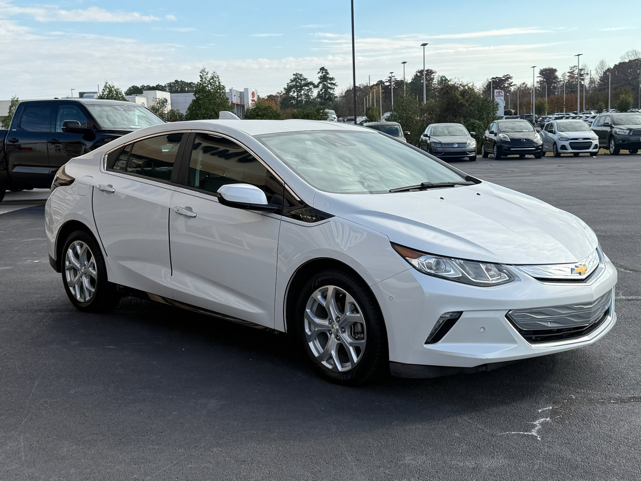 Used 2017 Chevrolet Volt Premier w/ Driver Confidence II Package image 6