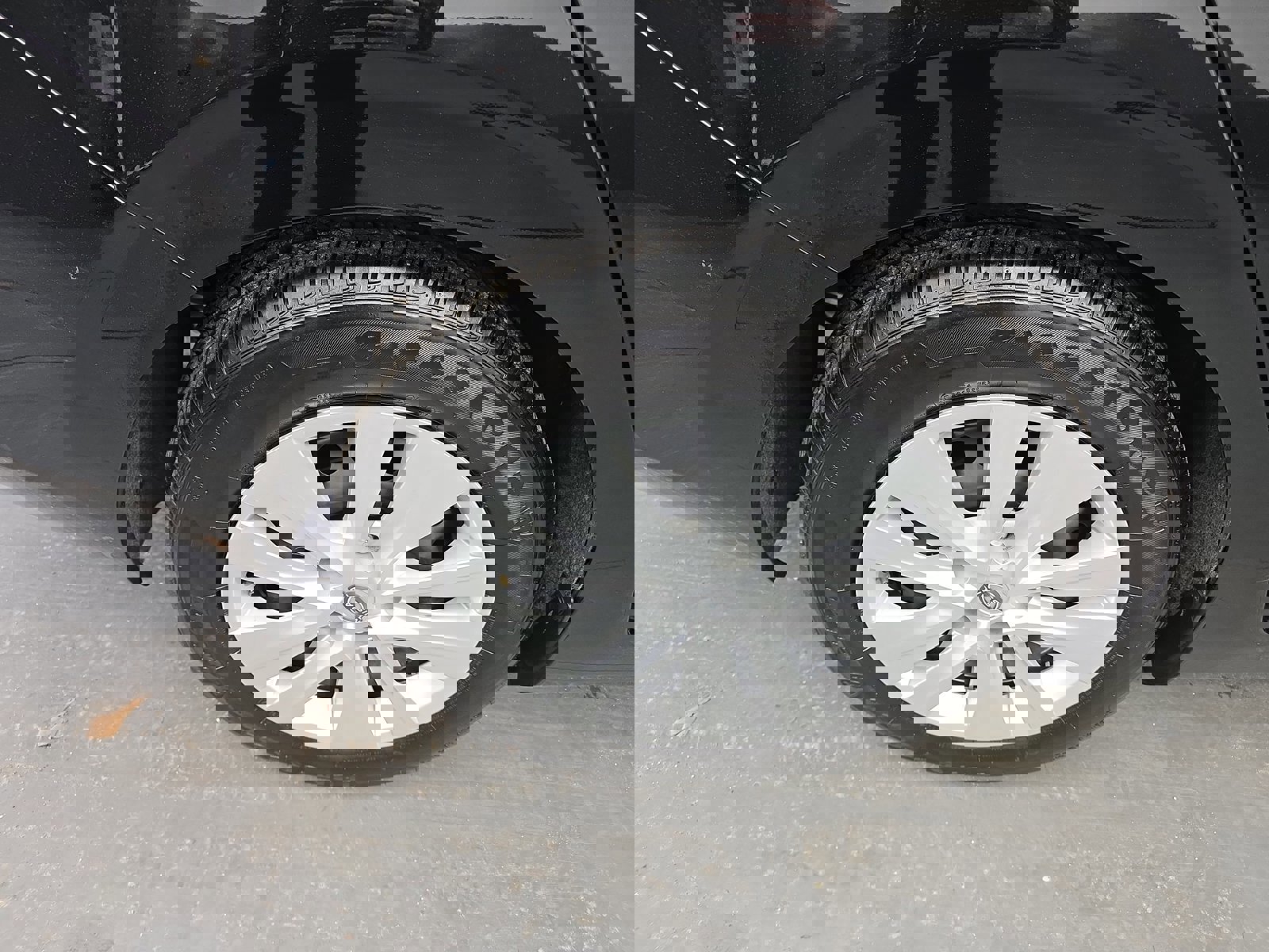 Used 2025 Nissan Sentra S image 16