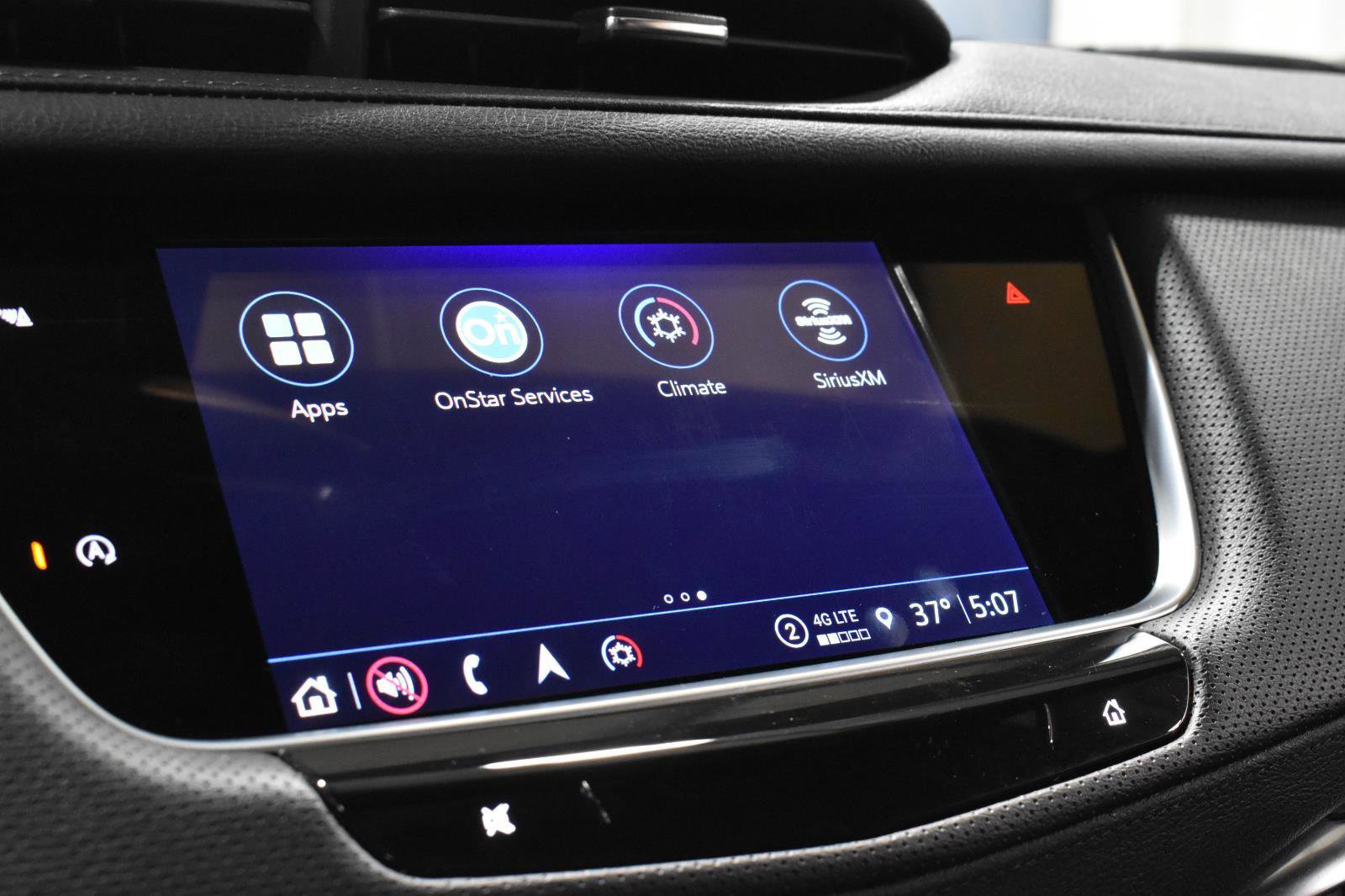 Certified 2025 Cadillac XT5 Premium Luxury w/ LPO, Floor Liner Package image 18