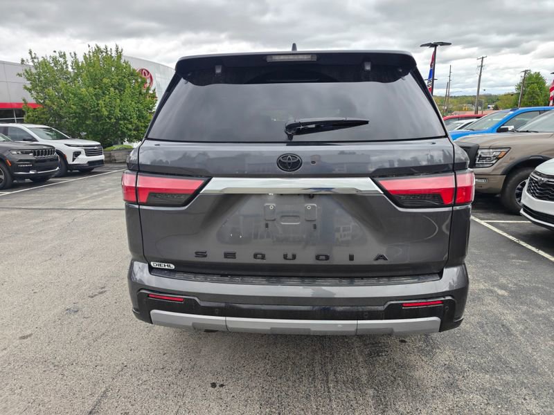 Used 2024 Toyota Sequoia Limited w/ Tow Technology Package AWD/4WD image 5