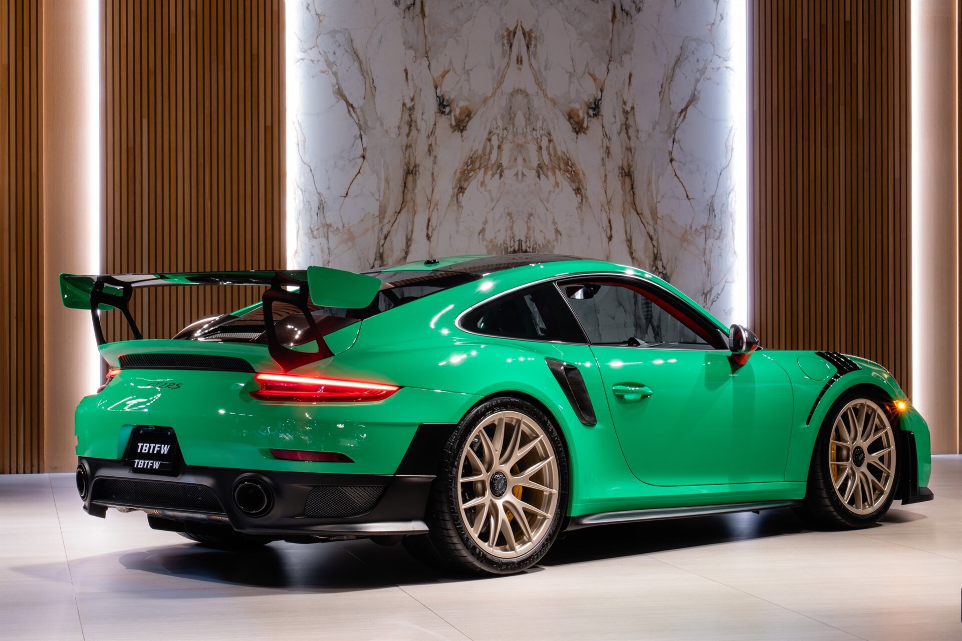 Used 2018 Porsche 911 GT2 RS RWD image 3