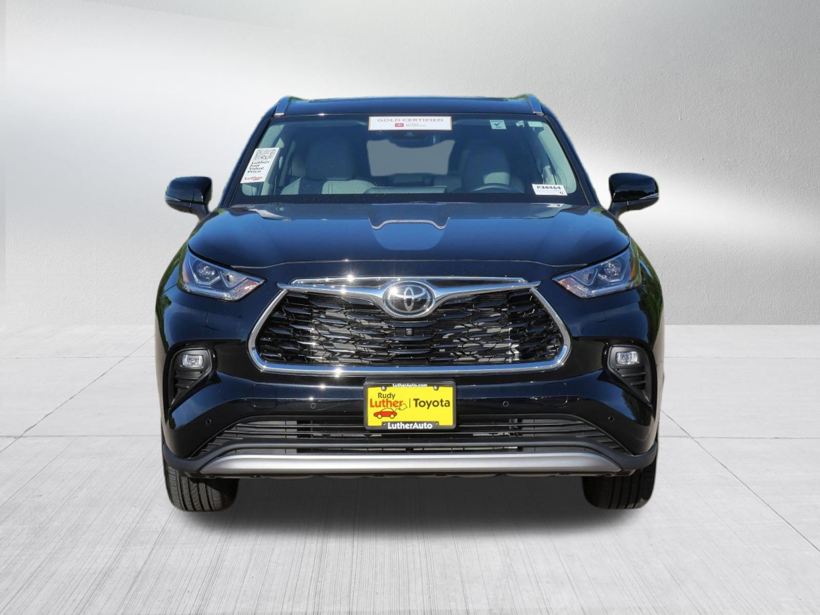 Certified 2026 Toyota Highlander Platinum AWD/4WD image 2