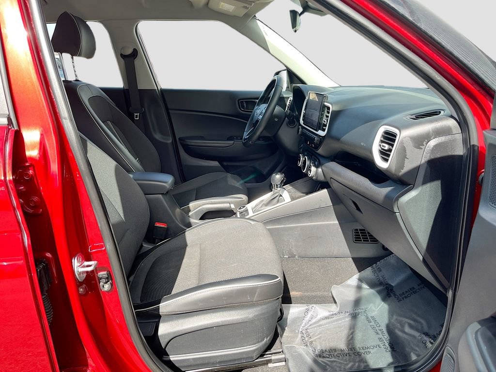 Used 2023 Hyundai Venue Limited w/ Cargo Package image 28