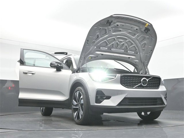 Used 2024 Volvo XC40 B5 Plus w/ Protection Package Premier image 53