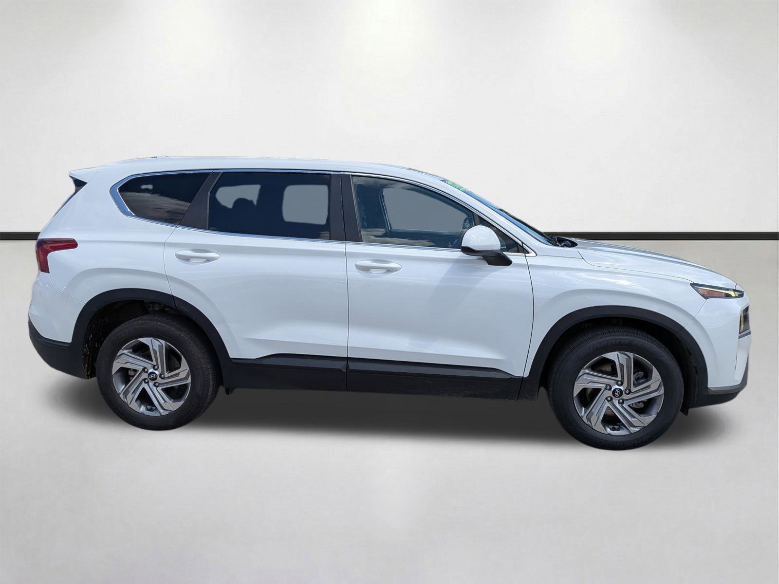 Used 2023 Hyundai Santa Fe SE FWD image 3