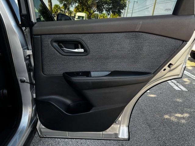Used 2021 Nissan Rogue SV FWD image 15