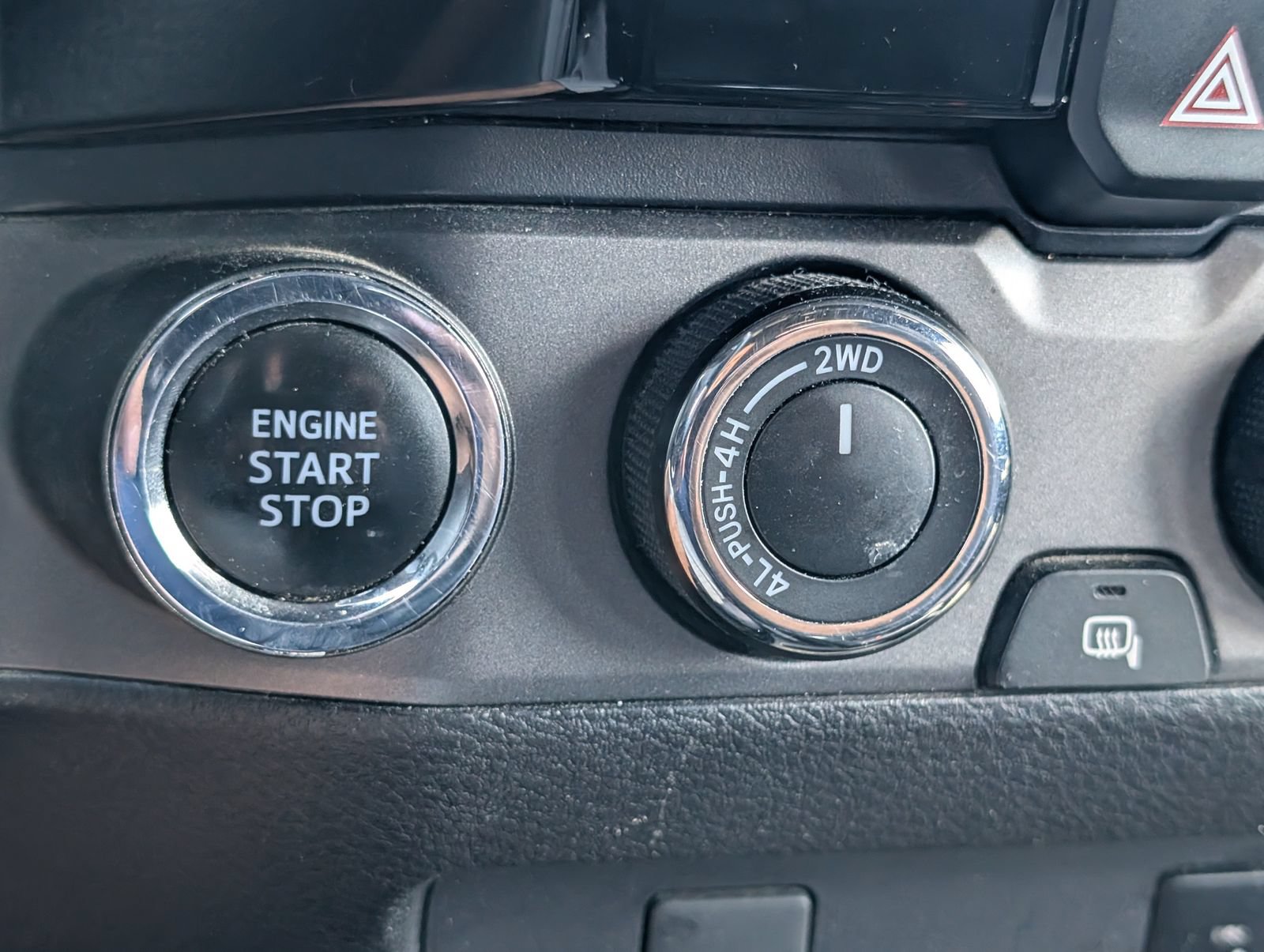 Used 2016 Toyota Tacoma TRD Sport w/ Towing Package AWD/4WD image 11