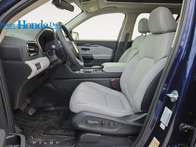 New 2025 Honda Pilot Touring image 3
