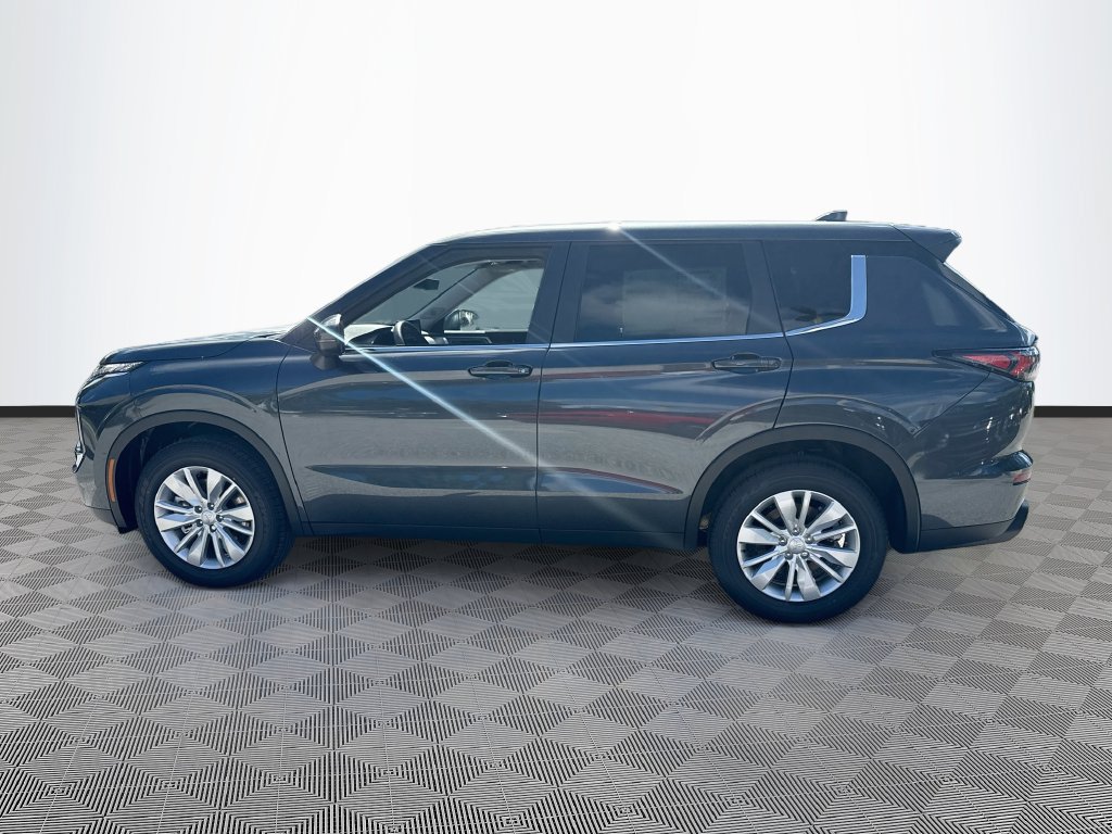 New 2026 Mitsubishi Outlander ES FWD image 8