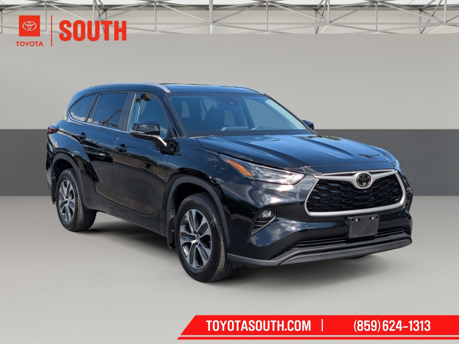 Used 2025 Toyota Highlander XLE AWD/4WD image 1