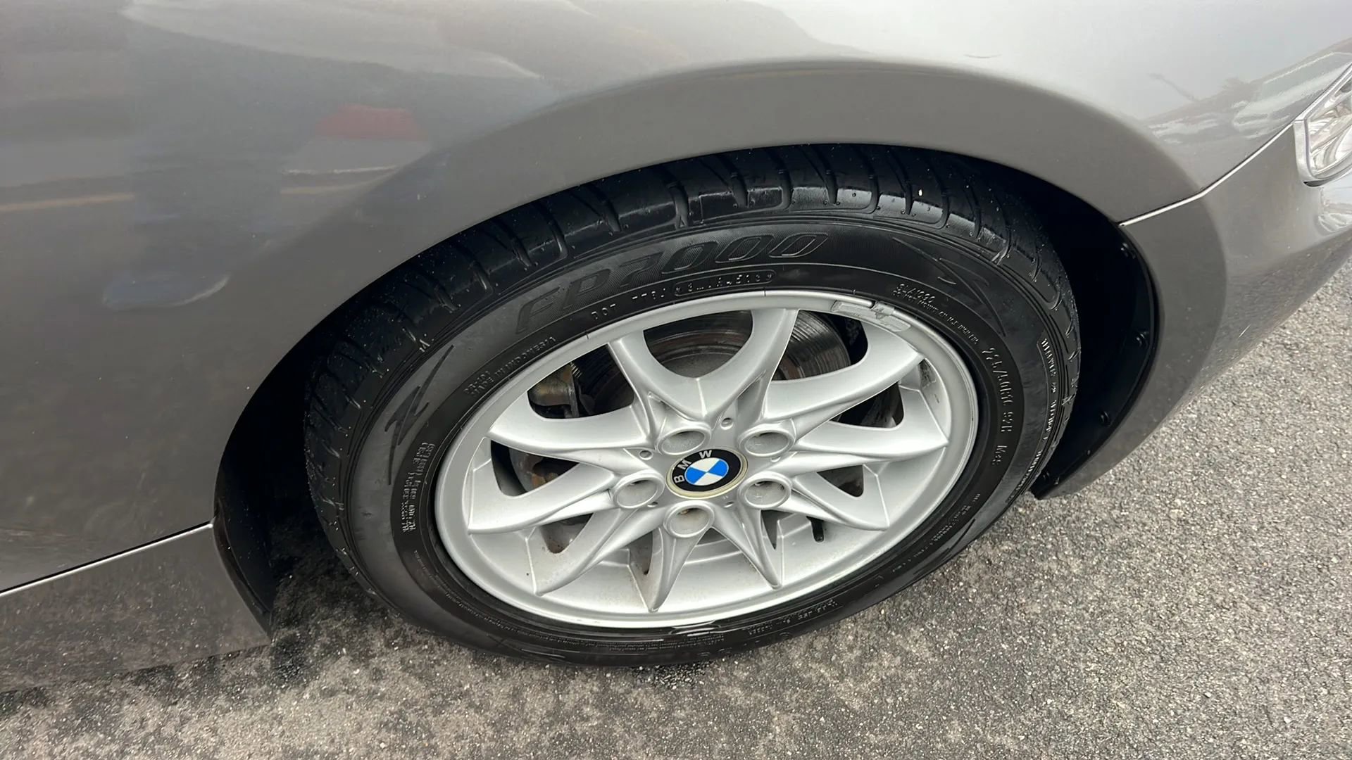 Used 2004 BMW Z4 2.5i image 13