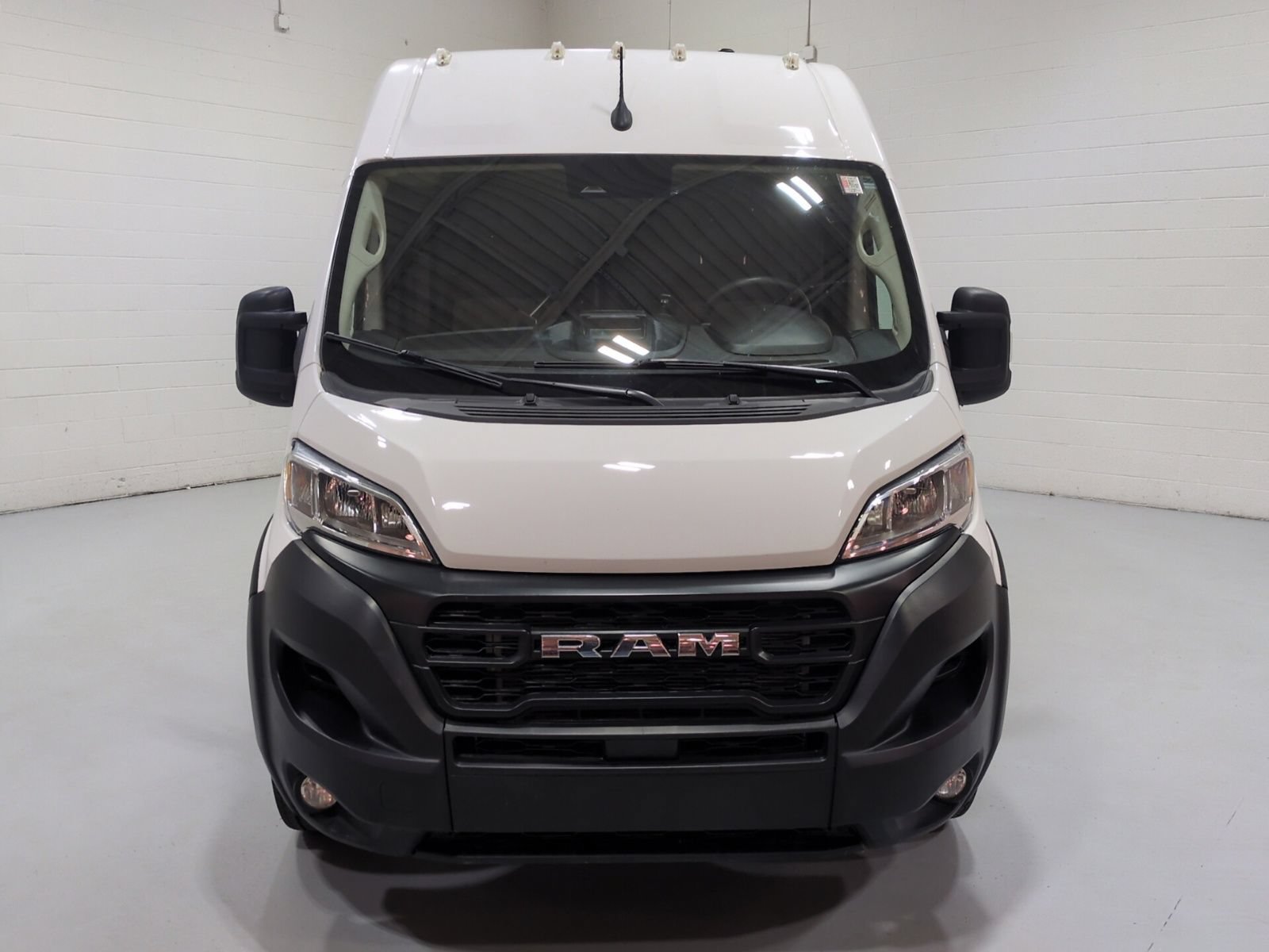 Used 2025 RAM ProMaster 2500 w/ Convenience Group FWD image 8