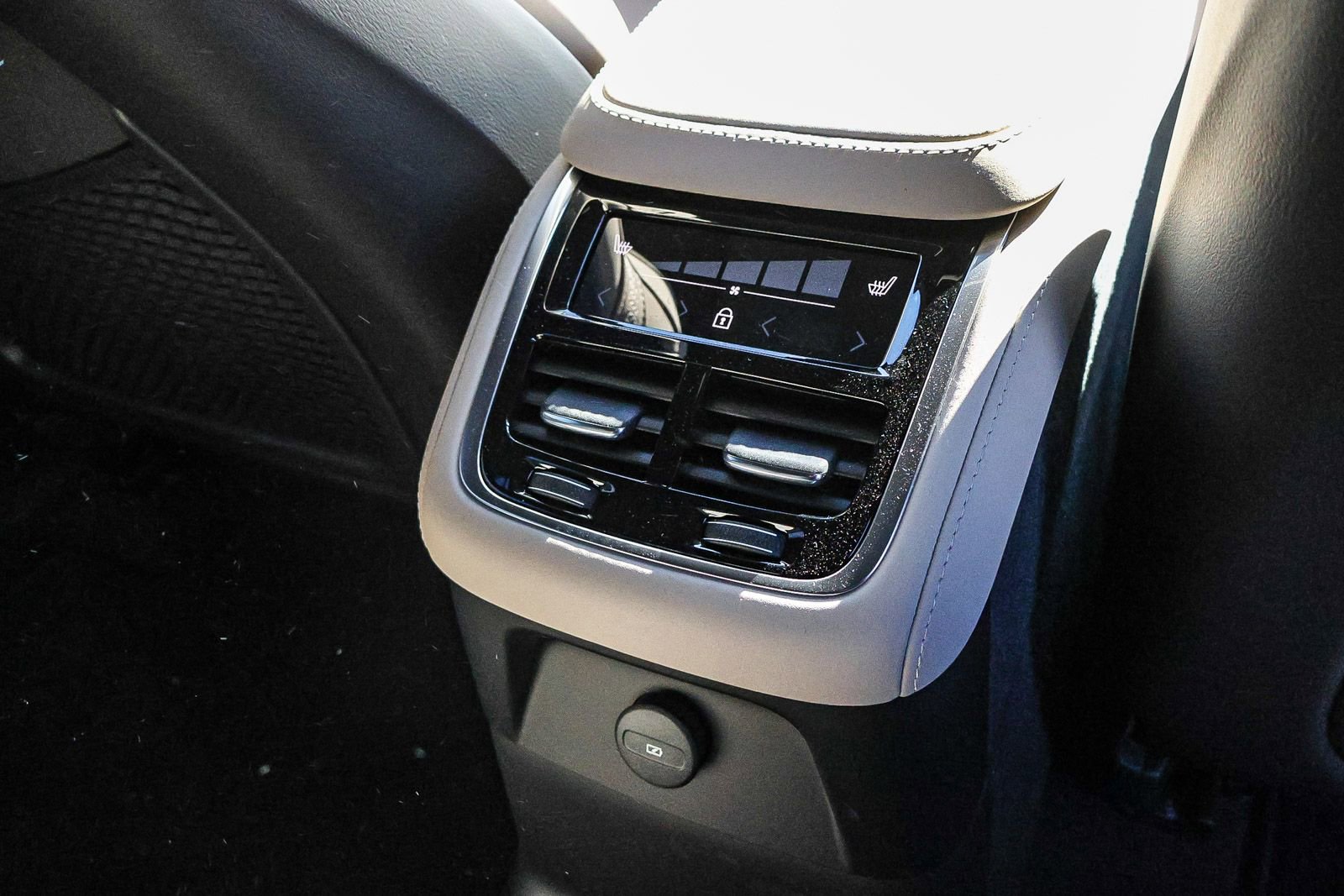 New 2026 Volvo XC90 T8 Plus w/ Protection Package Premier AWD/4WD image 20