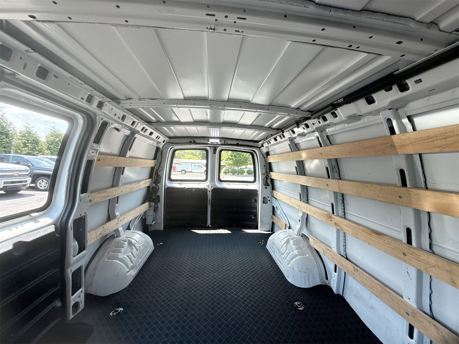 Used 2023 Chevrolet Express 2500 w/ Driver Convenience Package image 21