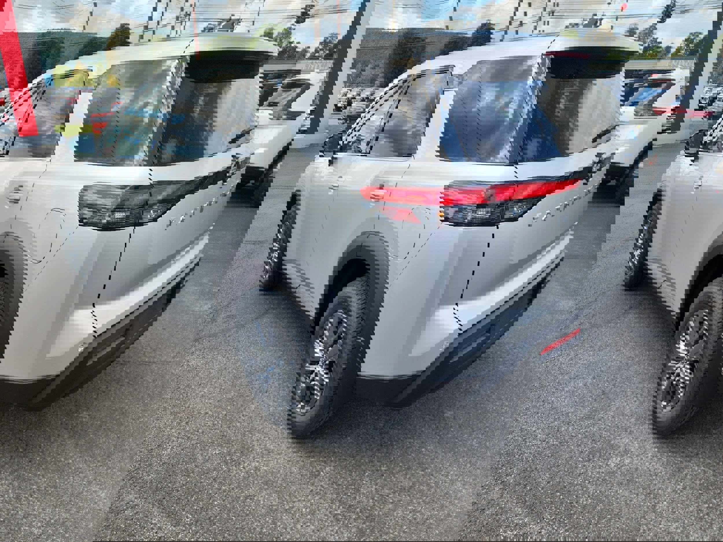 New 2025 Nissan Pathfinder S image 6