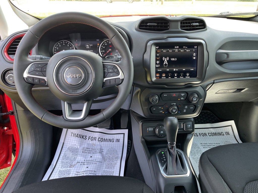 Used 2023 Jeep Renegade Latitude image 13