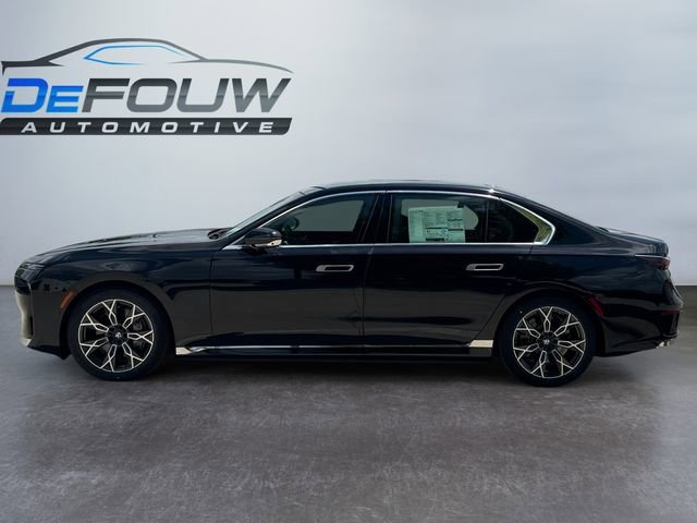 Used 2025 BMW i7 xDrive60 w/ Premium Package image 6