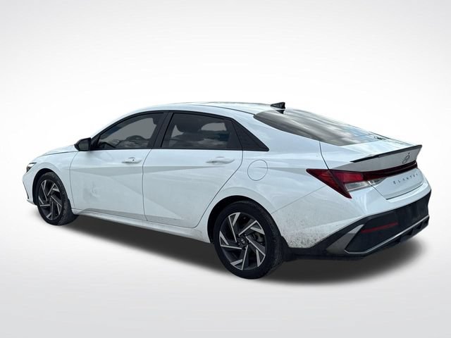 Used 2025 Hyundai Elantra Sport FWD image 3