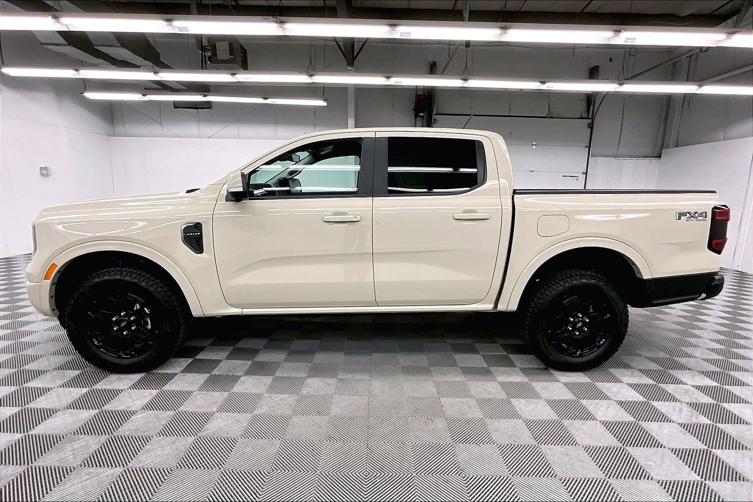 Used 2025 Ford Ranger Lariat w/ FX4 Off-Road Package AWD/4WD image 13
