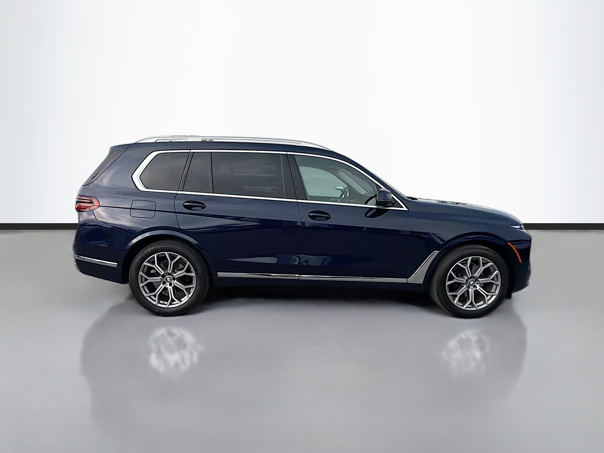 Used 2024 BMW X7 xDrive40i w/ Premium Package AWD/4WD image 6