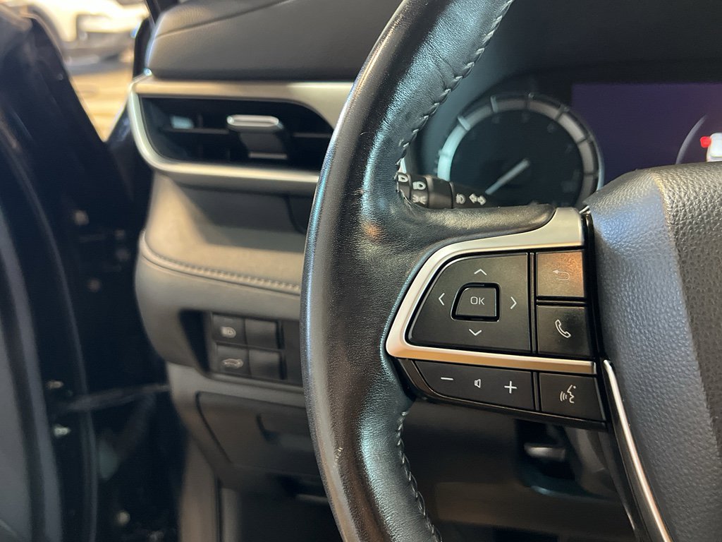 Used 2020 Toyota Highlander XLE image 31