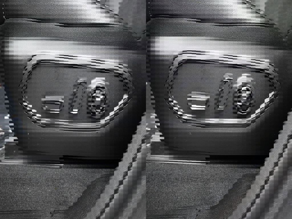 New 2025 Jeep Grand Cherokee Altitude image 12