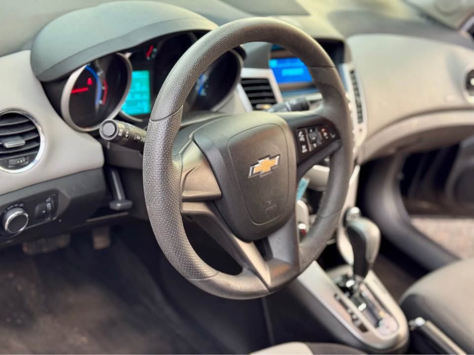 Used 2015 Chevrolet Cruze LS image 11