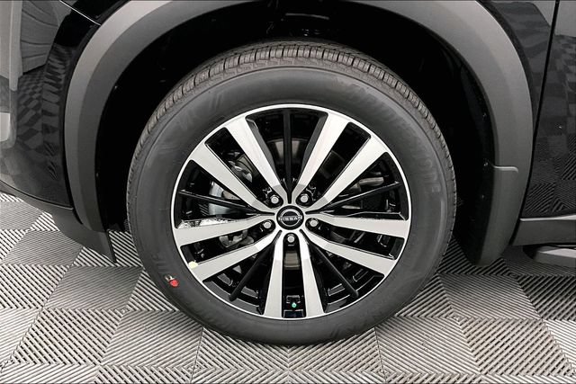 New 2025 Nissan Pathfinder Platinum w/ Lighting Package (N93) AWD/4WD image 11