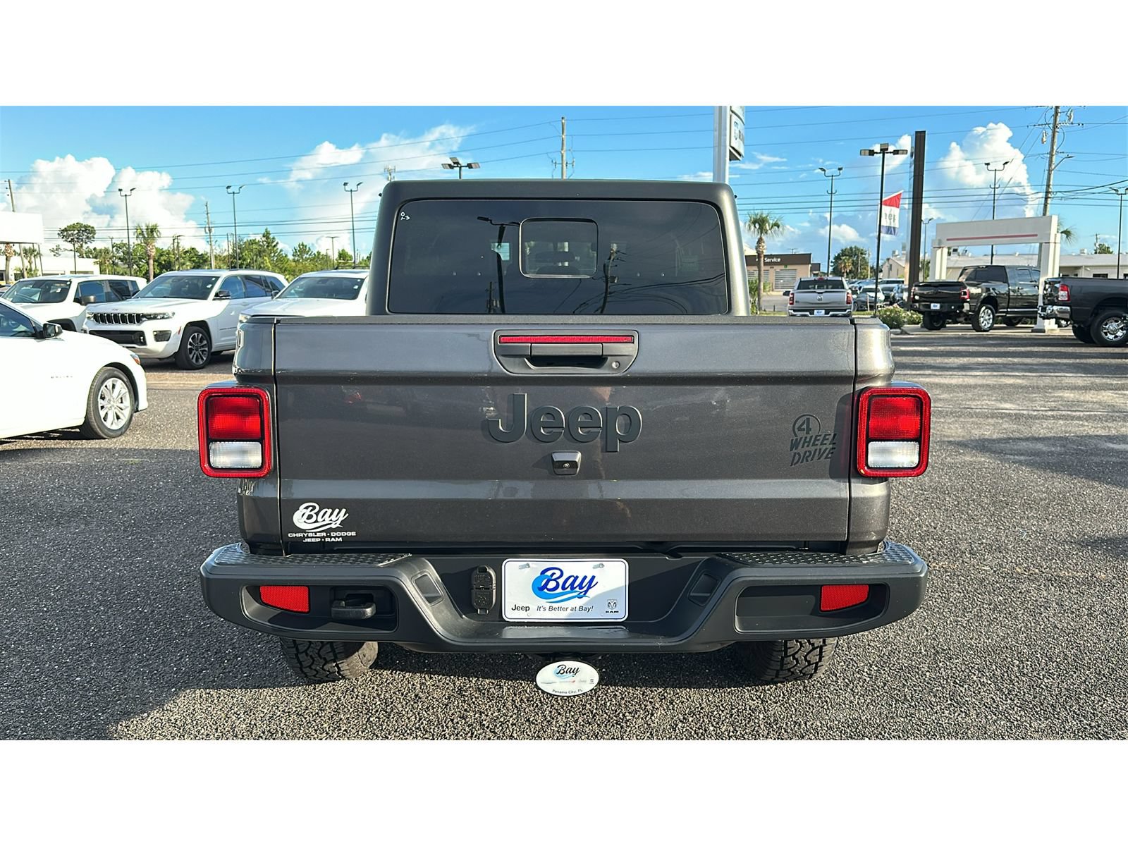 Used 2023 Jeep Gladiator Sport AWD/4WD image 5
