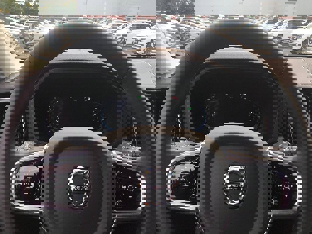 Used 2025 Volvo XC60 T8 Plus w/ Protection Package Premier image 19