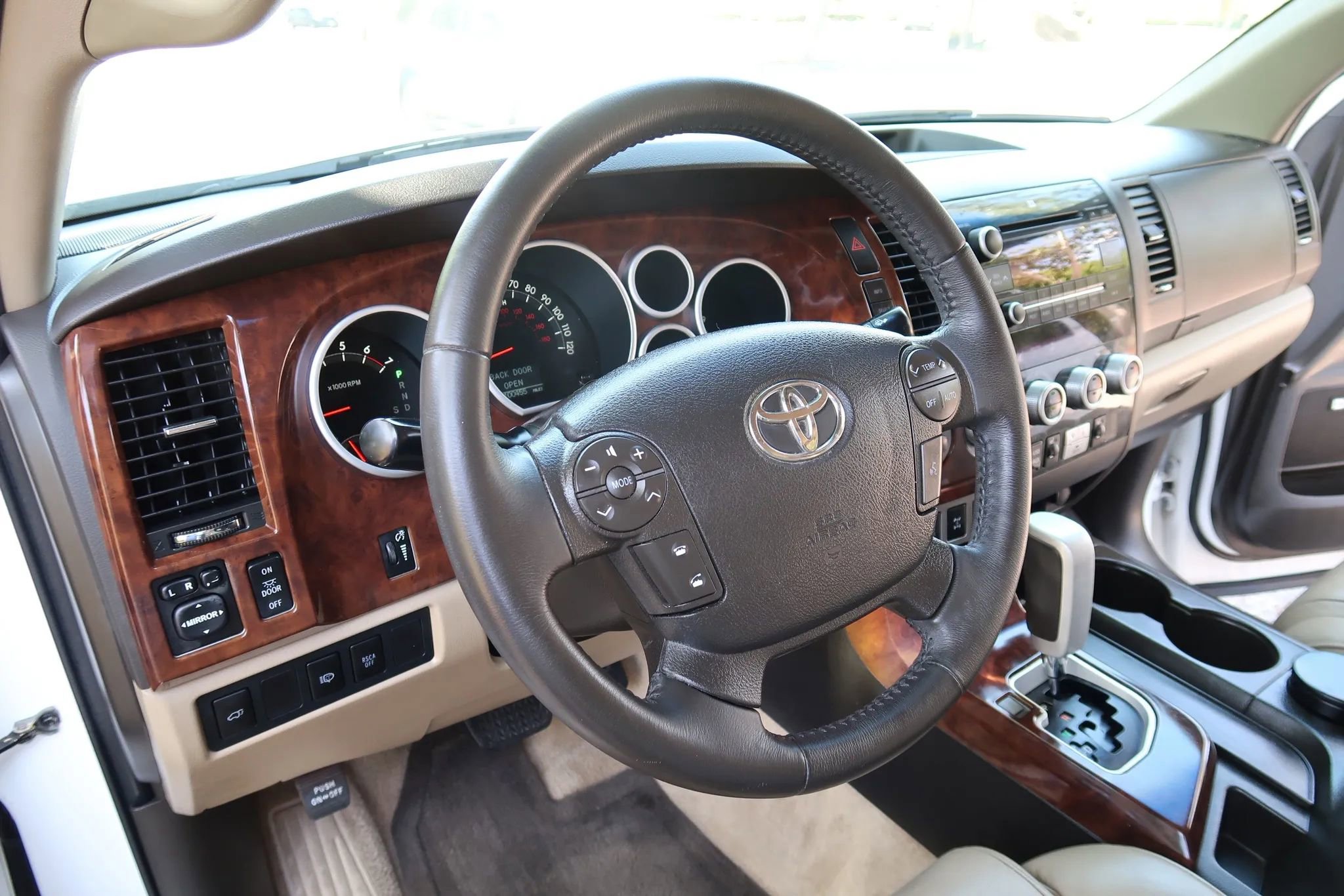 Used 2011 Toyota Sequoia Limited AWD/4WD image 15
