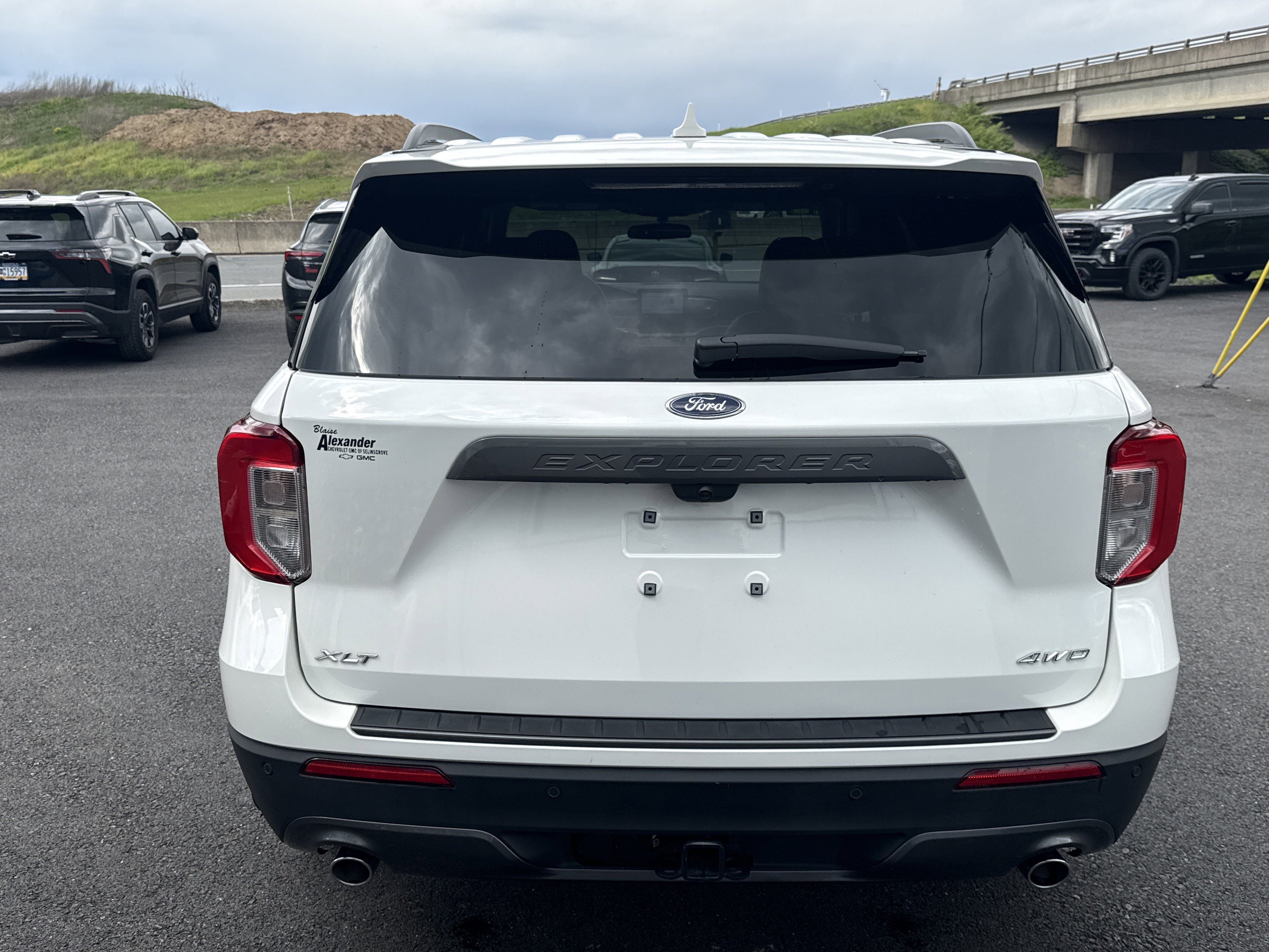 Used 2023 Ford Explorer XLT w/ Equipment Group 202A AWD/4WD image 7