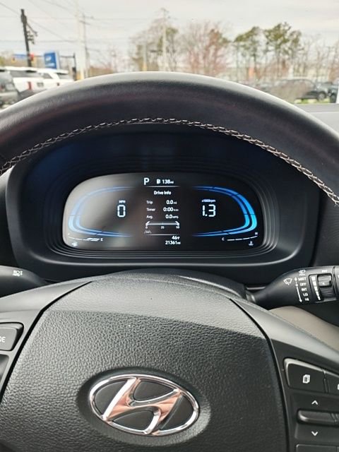 Used 2023 Hyundai Venue SEL image 17