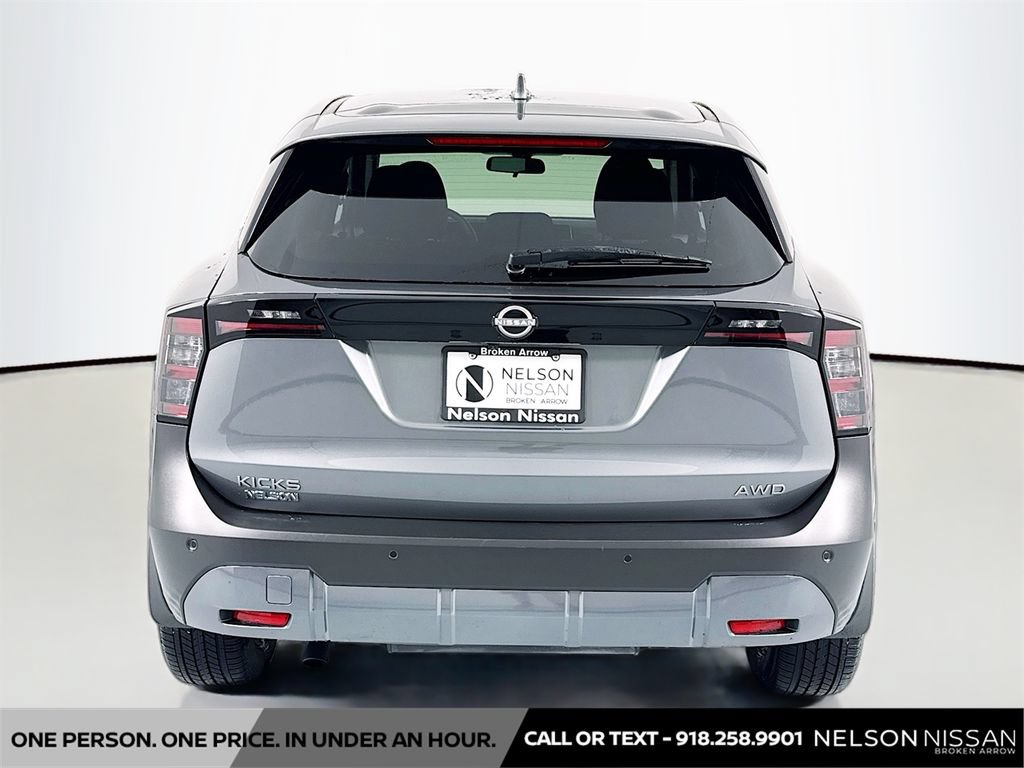 Used 2025 Nissan Kicks SV AWD/4WD image 6