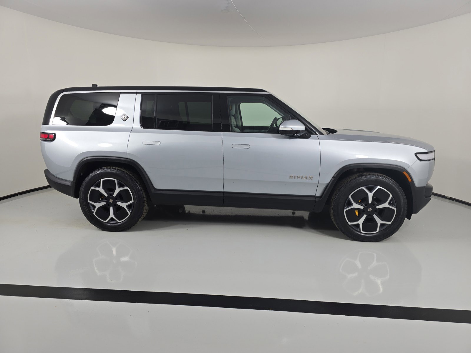 Used 2023 Rivian R1S Launch Edition image 6