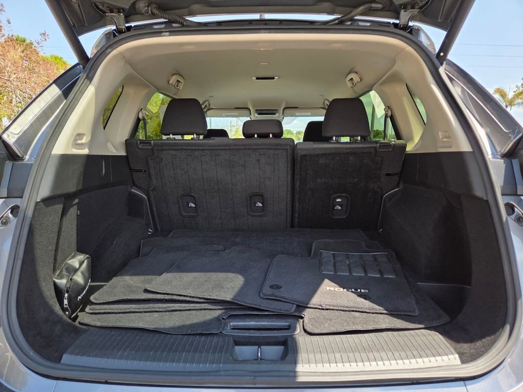 Used 2024 Nissan Rogue SV image 15