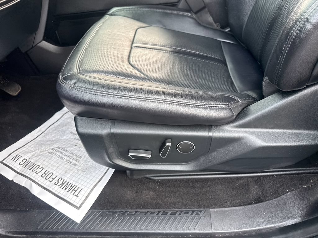 Used 2019 Ford Expedition Limited w/ Equipment Group 301A RWD image 19