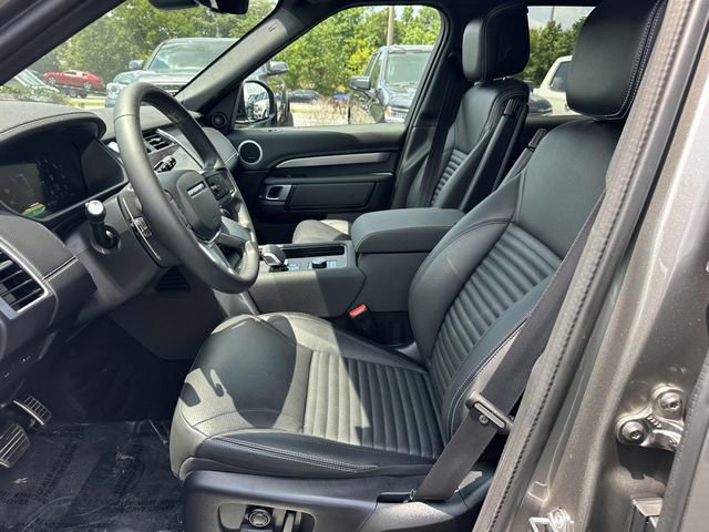 Used 2024 Land Rover Discovery Dynamic SE image 13